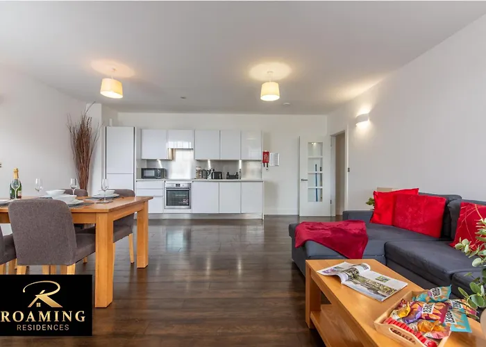 Sleeps 6 - Central - Free Secure Parking - 2 Bath