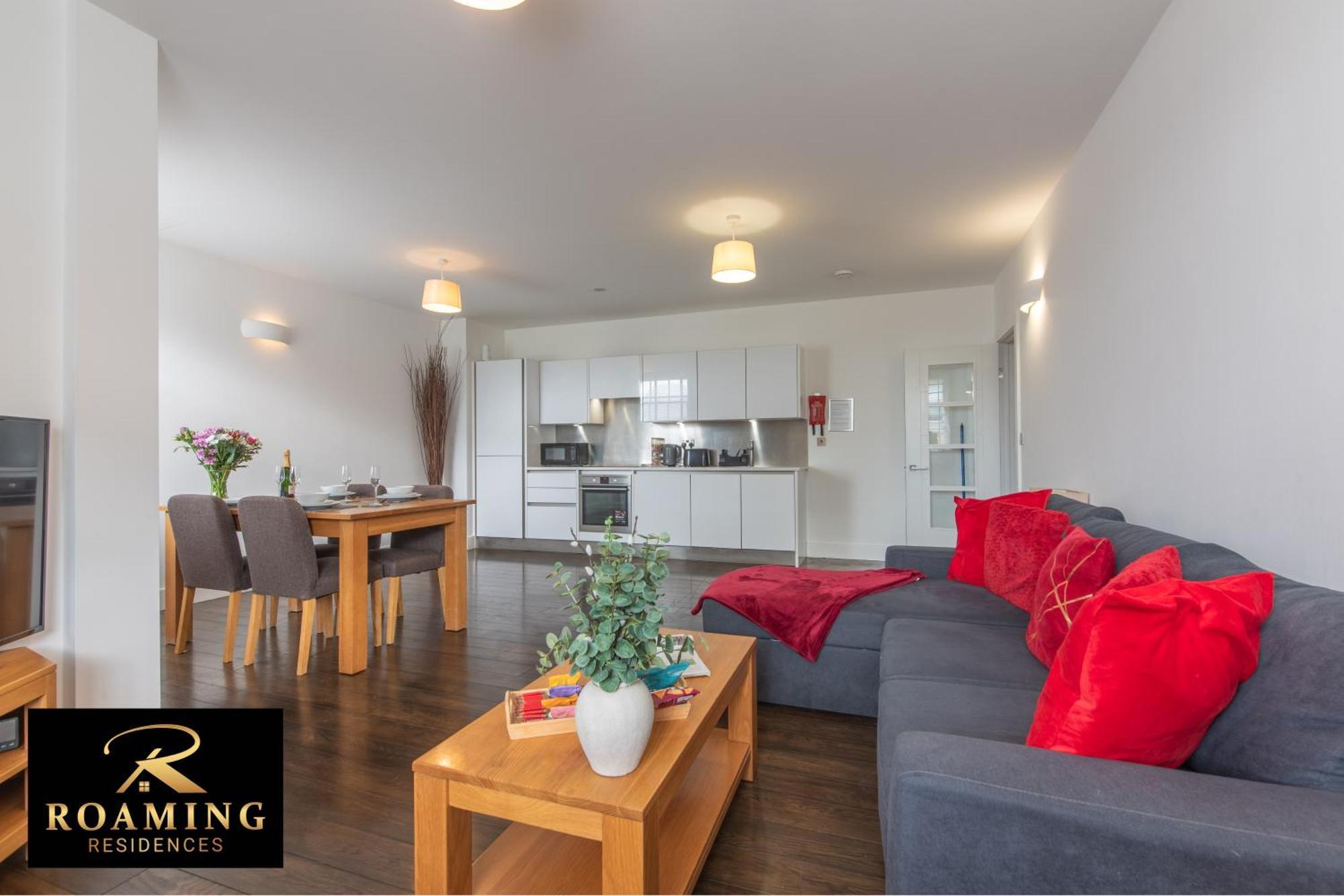 Sleeps 6 - Central - Free Secure Parking - 2 Bath Reading